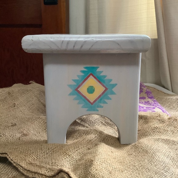 ⭐️HP Southwest Themed Wood Step Stool - Picture 8 of 14